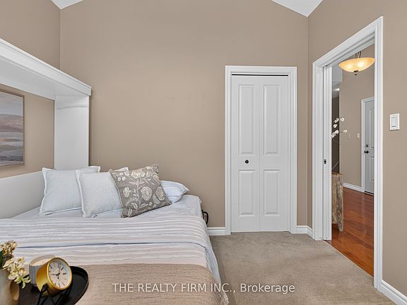5th image of 46 Ashwood Cres