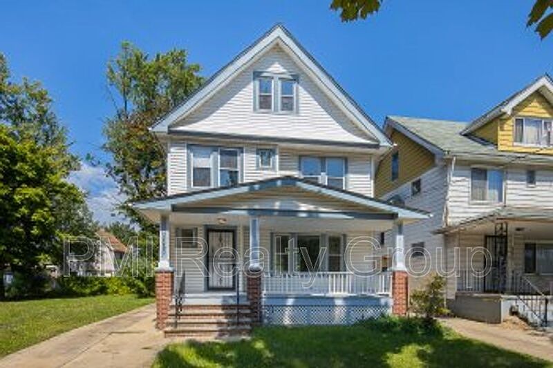 1st image of 12203 Castlewood Ave