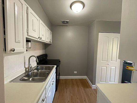 5th image of 5920 N Kenmore Ave APT 402