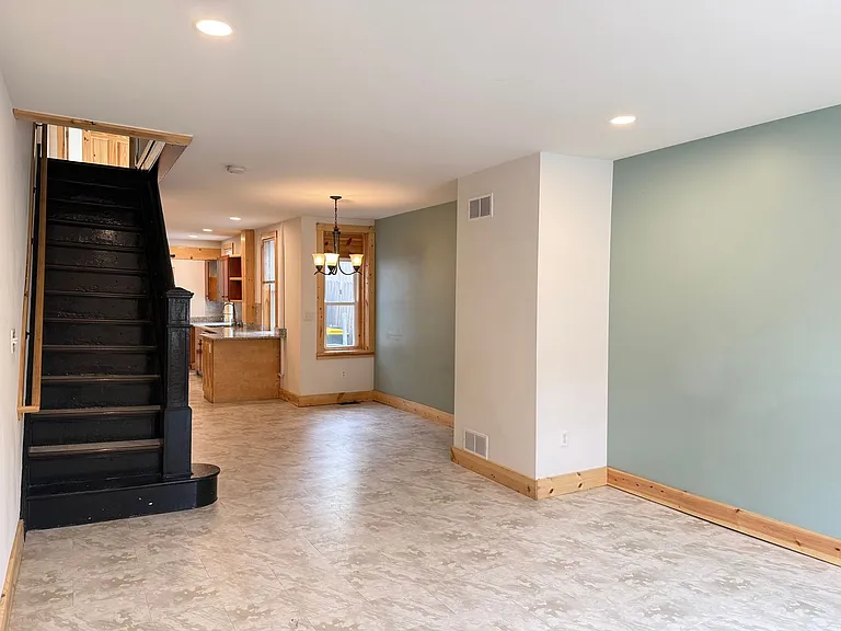 916 Houston St — Photo 4
