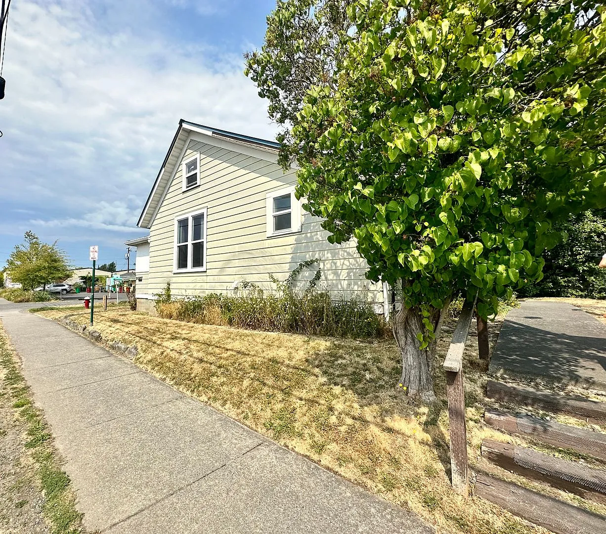 Lease Assignment: Available 9/4/2026! 3 Bdrm/1 Bath House! 12-Month Lease! — Photo 3