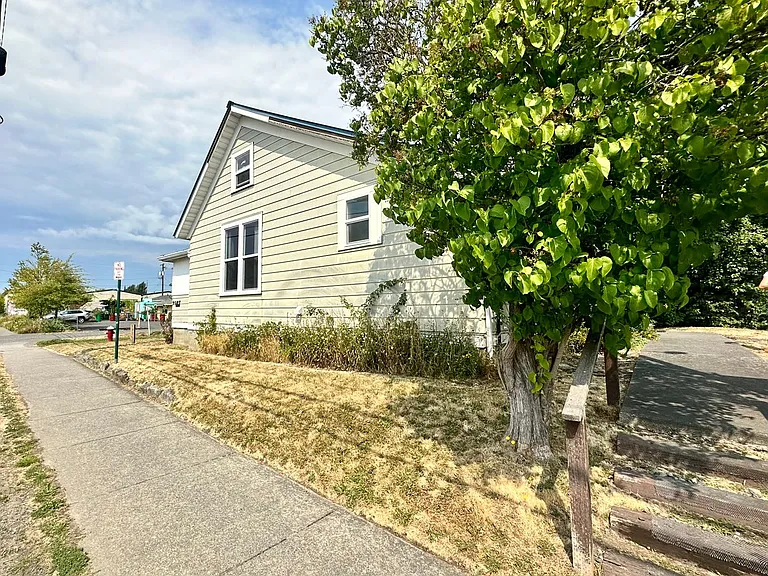 2100 Humboldt St — Photo 3
