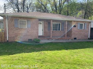 301 School Dr, Belle, WV 25015