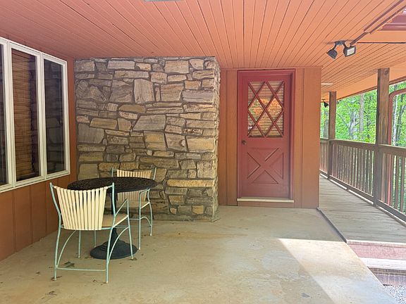 2nd image of 606 Chambers Cove Rd