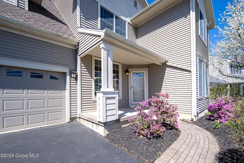 3rd image of 19 Candlewood Drive