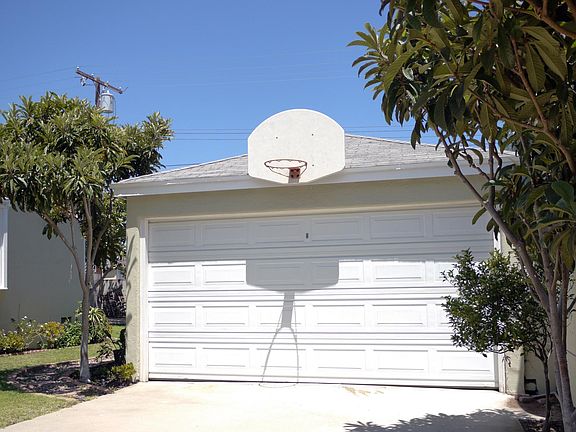 3rd image of 2265 Cloverfield Blvd
