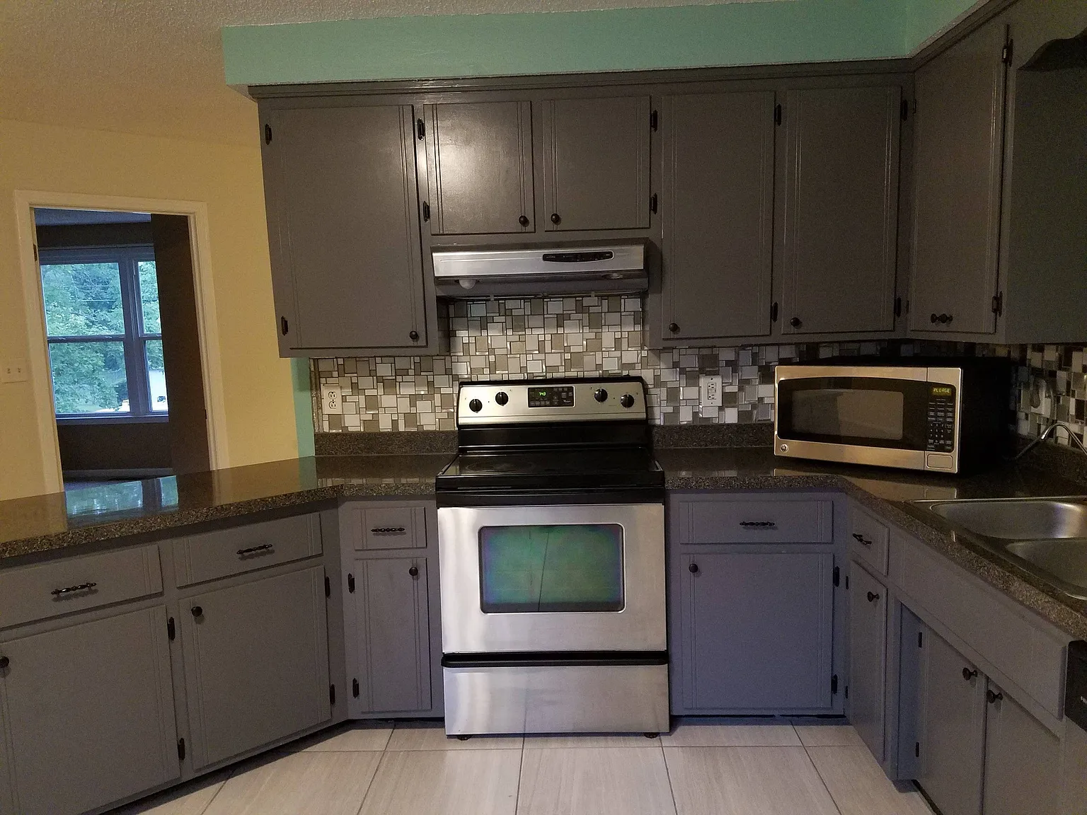 4 bed, 3.0 bath, 1791 sqft, $2,100 — Photo 2