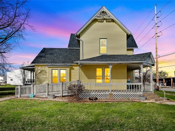311 W 4th St, Tipton, IA 52772