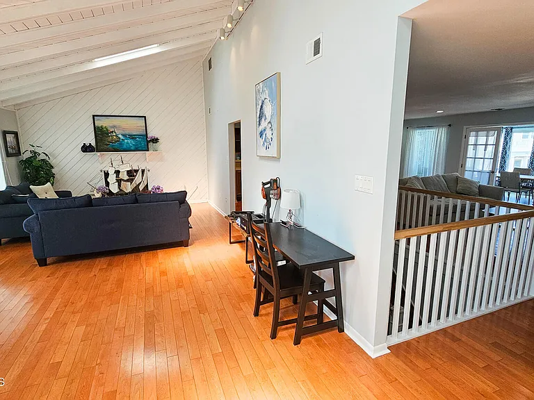 702 Newell Ave — Photo 16