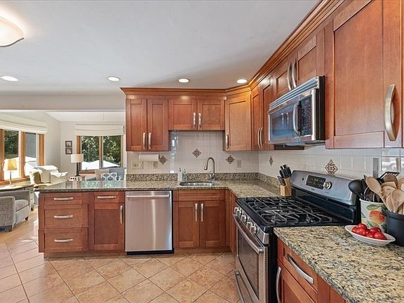 5th image of 15 Chatham Way