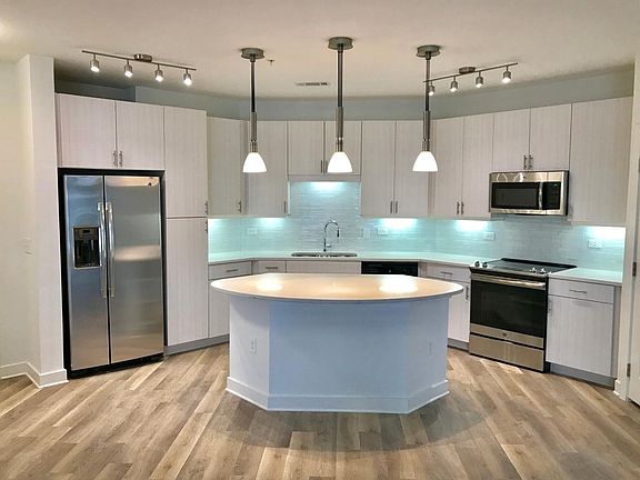 2nd image of 6107 Via La Cantera APT 121