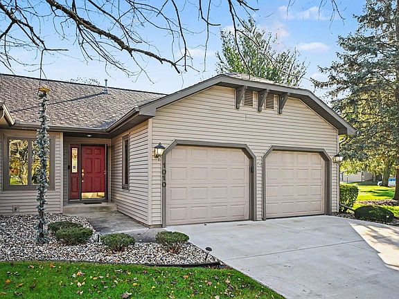 3rd image of 1010 Larimer Dr