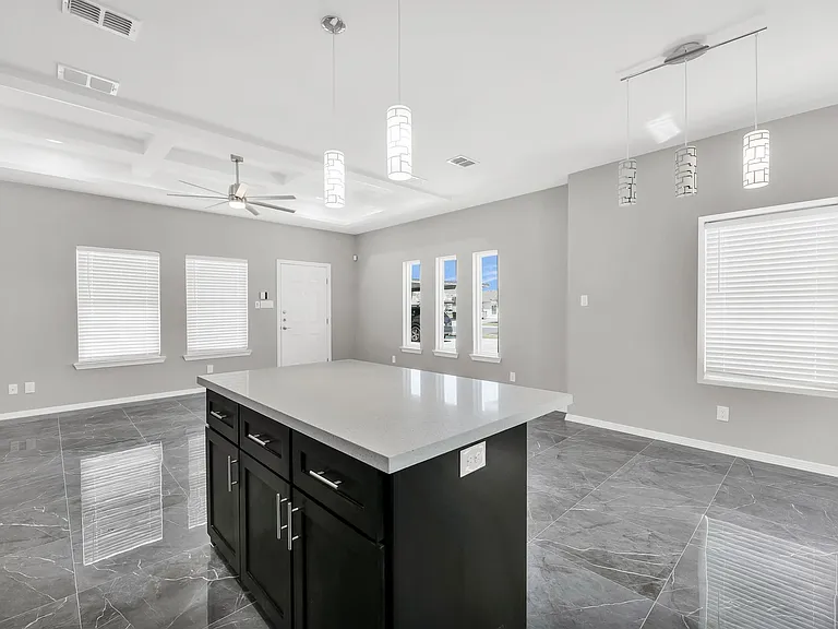 4725 Magnolia Ave #2 — Photo 5