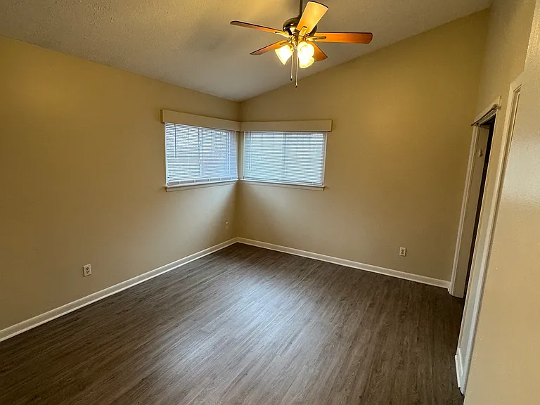 208 Shadow Wood Pl — Photo 21