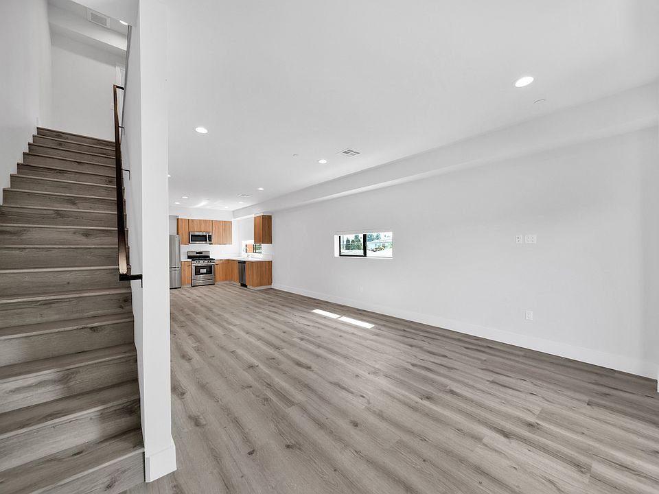 1st image of 11516 Victory Blvd