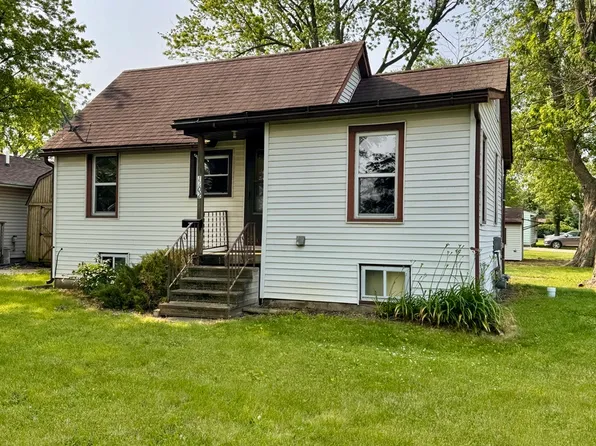 1202 E Water St, Pontiac, IL 61764