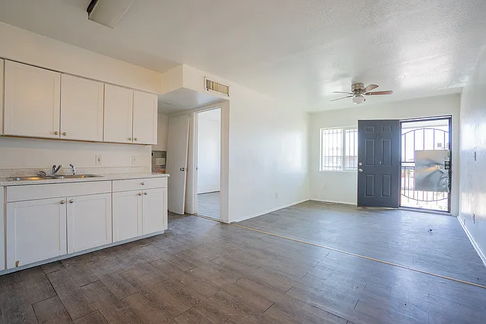 1703 W Mountain View Rd #15 — Photo 8