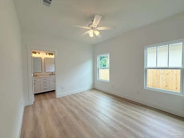 1901 N Davis Hwy — Photo 11