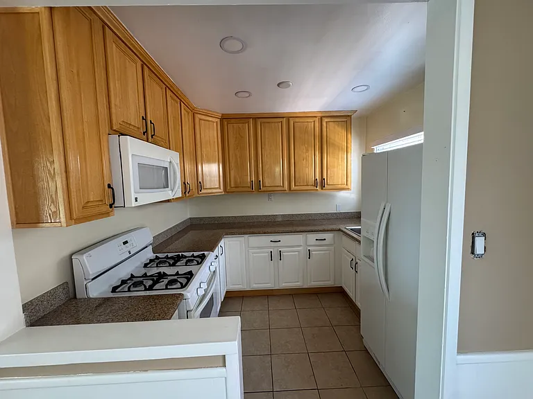 3265 N Park Ln — Photo 7