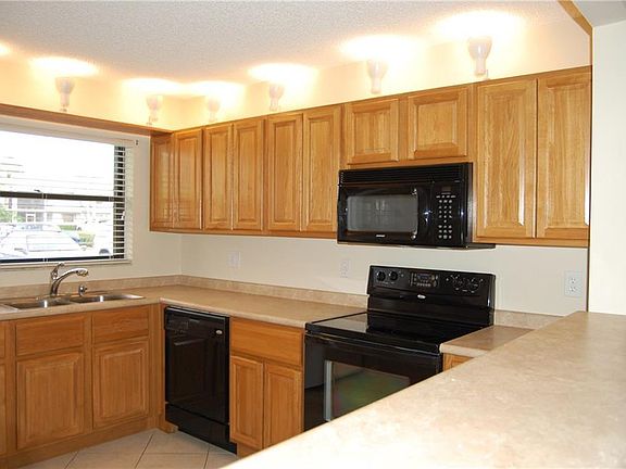 5th image of 1271 SE Parkview Pl #3