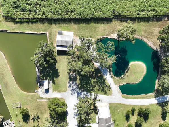 900 Victoria Riverside Rd, Patterson, LA 70392