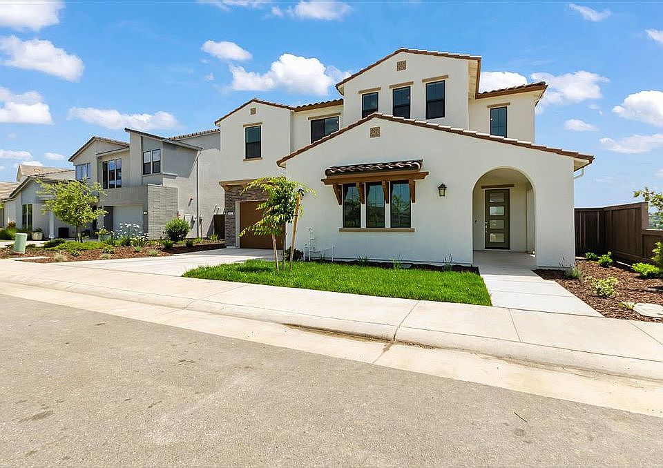 1st image of 823 Lazy Trail Dr