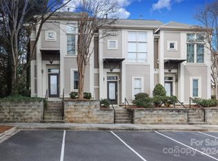 1085 Park West Dr, Charlotte, NC 28209