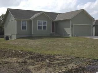 320 Douglas St, Wellsville, KS 66092