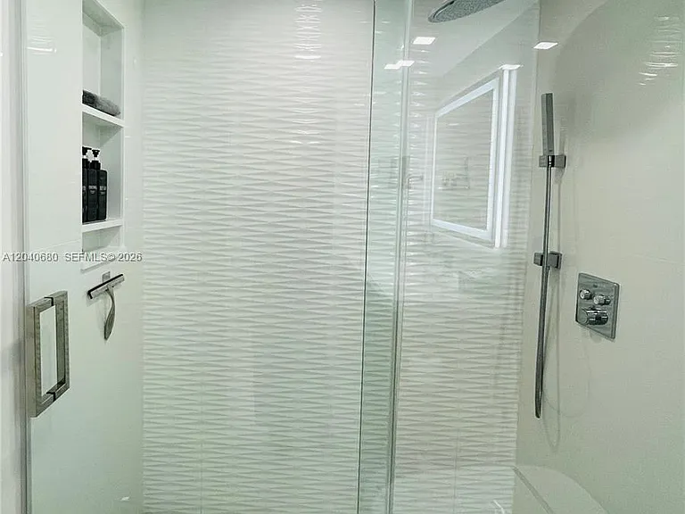 5701 Collins Ave #Penthouse 08 — Photo 21