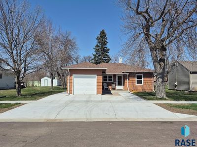 430 W Main St, Canistota, SD, 57012