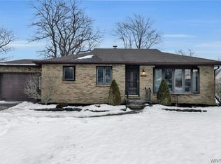 31 Castle Ct, Amherst, NY 14226