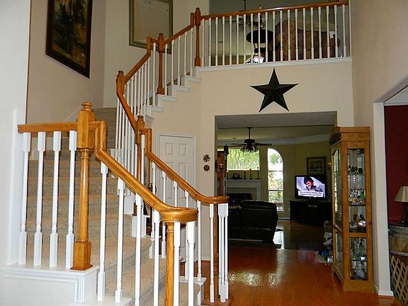 Beautiful entry and staircase