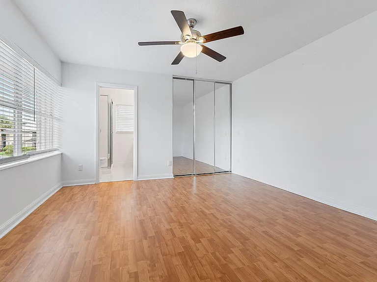 2406 SW Danbury Ln — Photo 19