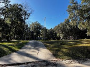 111 Lake Winnott Rd, Hawthorne, FL 32640