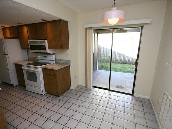 4th image of 4720 Fox Hunt Dr