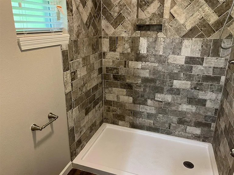 304 S Shadowbend Ave — Photo 27