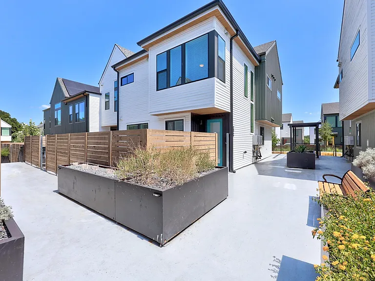 2200 McFly St #6102 — Photo 1