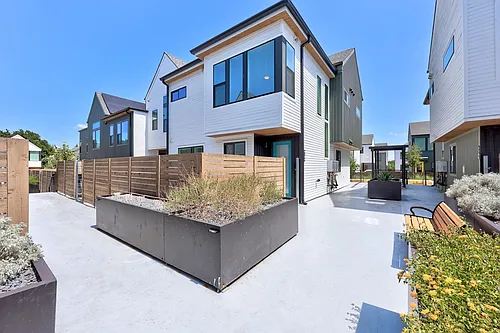 2200 McFly St #6102 Photo 1