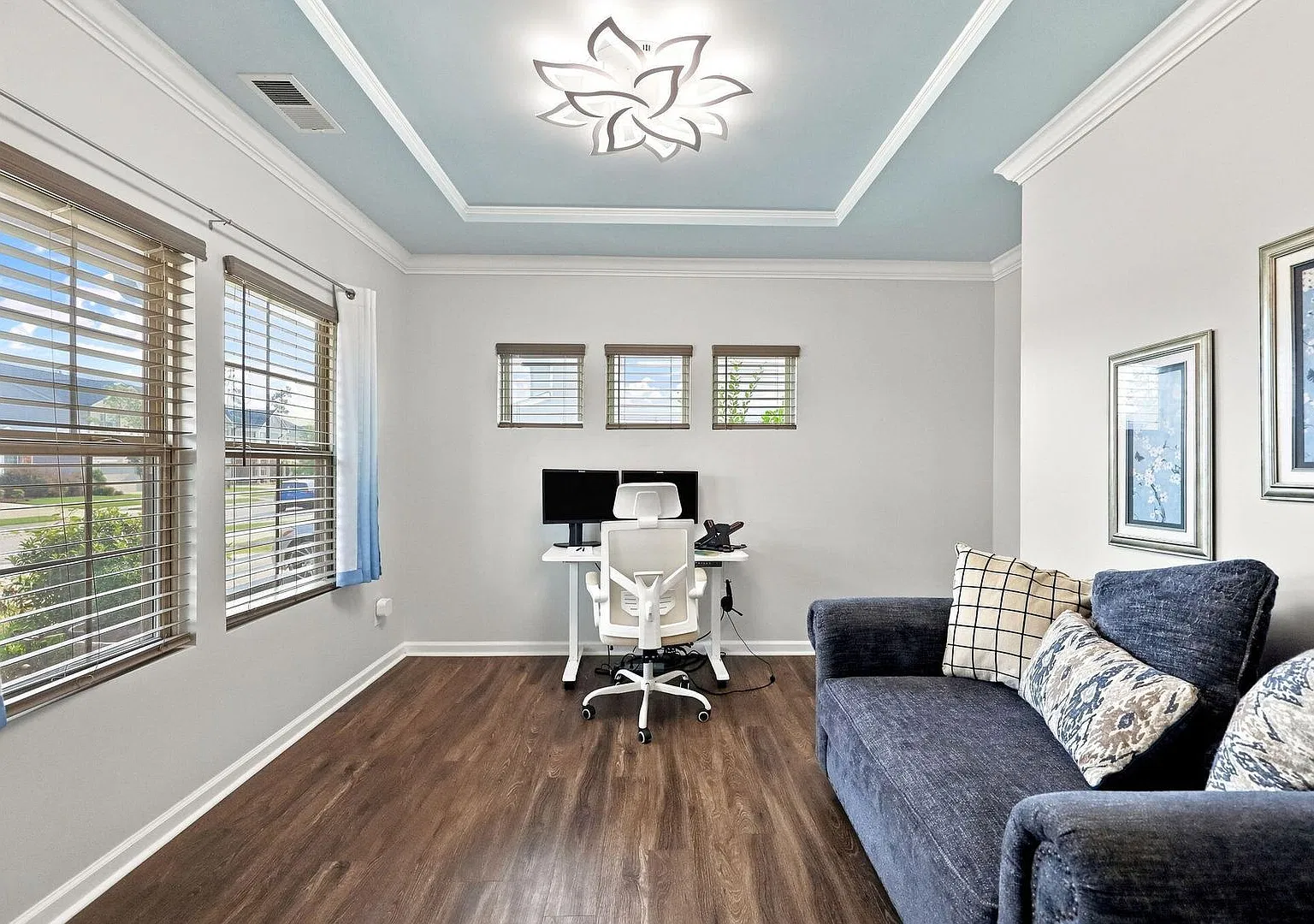 Desirable 5br 3ba Home in Raleigh! Availabe November 15! — Photo 3