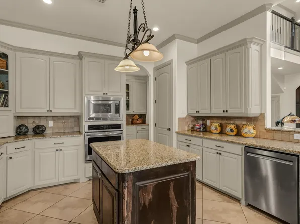 917 Crown Valley Dr, Weatherford, TX 76087
