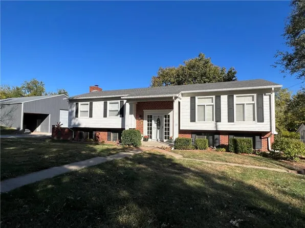 1434 N 6th St, Atchison, KS 66002