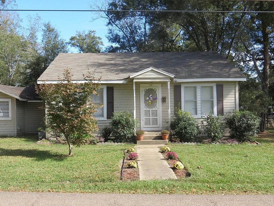 1st image of 306 E Oak St