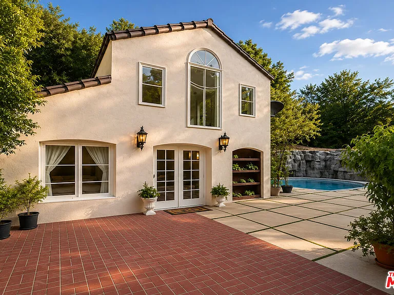 1174 Coldwater Canyon Dr — Photo 4