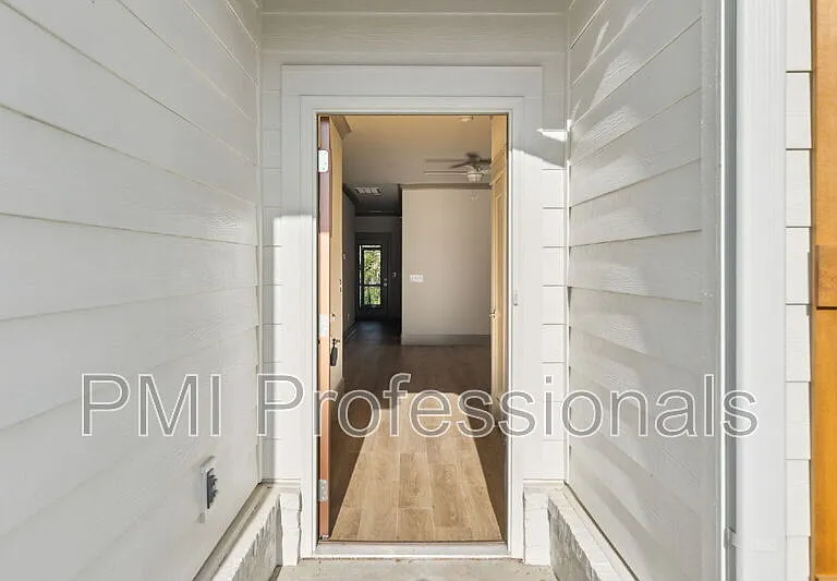 3419 John Richards Dr — Photo 2