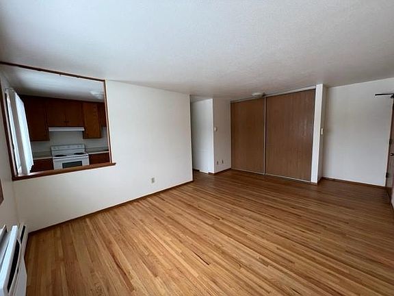 2nd image of 115 13th Ave S APT B4