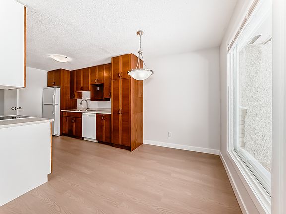 4th image of 772 Kimberly Ave #1