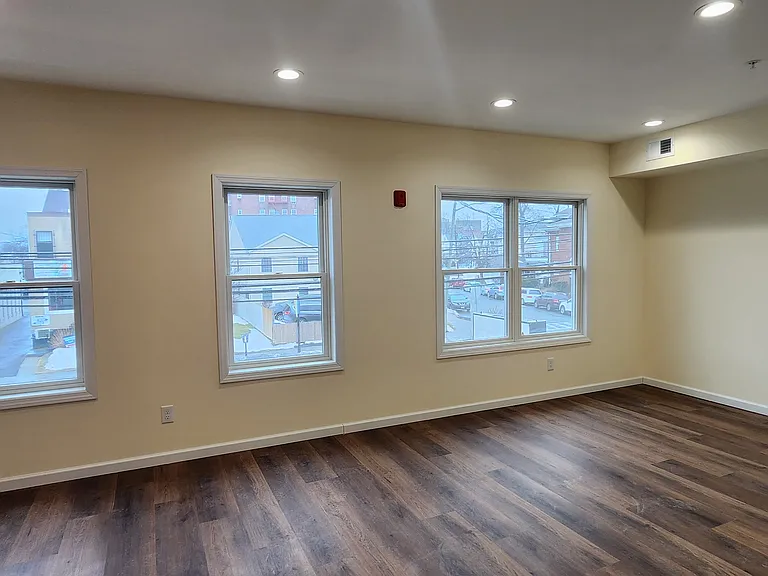 431 Morris Ave #3 — Photo 3