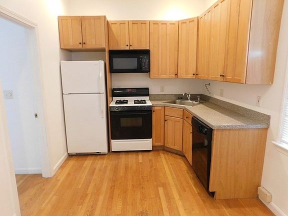 3rd image of 340 Franklin St APT 3