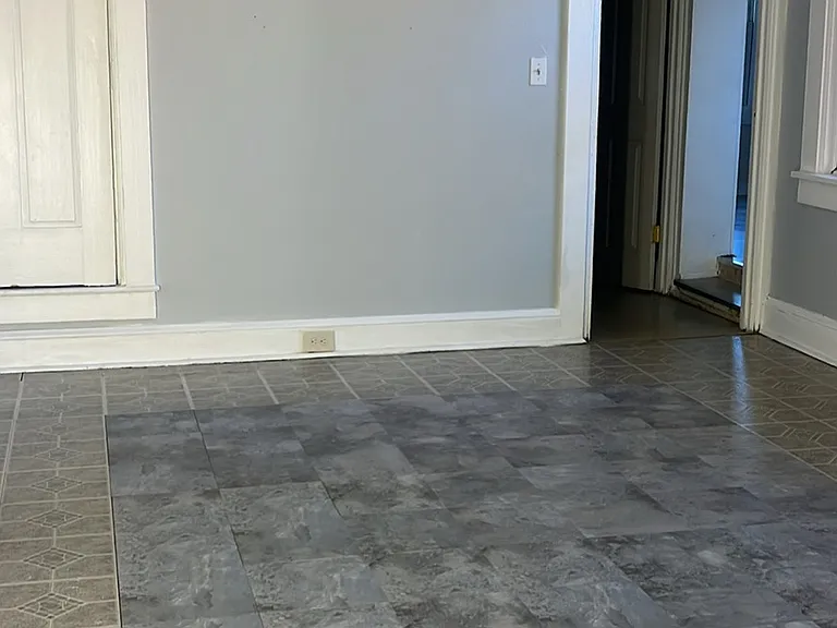 334 S Queen St — Photo 1