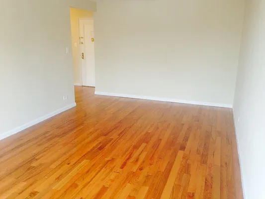 Rented by Alex Tembelis, LREB | media 21